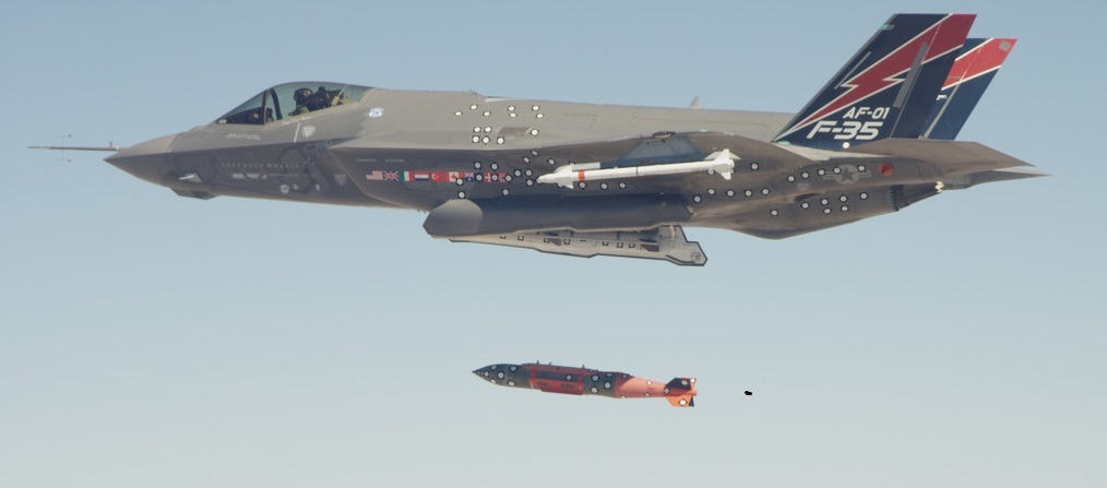 F-35携带重型制导炸弹，大型舰船要注意了