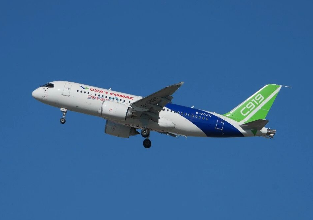 C919高原型首架机在浦东机场完成首飞